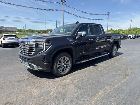 Used 2023 GMC Sierra 1500 Denali w/ Technology Package AWD/4WD image 8