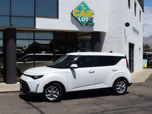 Used 2023 Kia Soul LX w/ Option Group 015 image 4