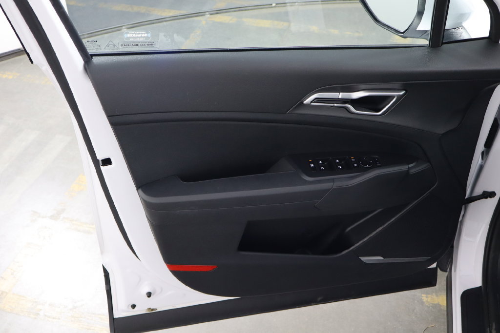 Used 2026 Kia Sportage LX w/ LX Convenience Package FWD image 16