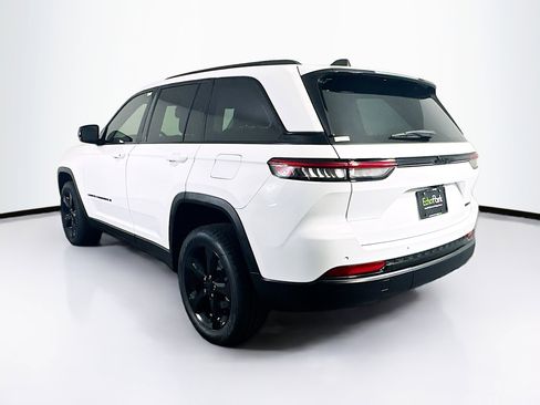 Used 2023 Jeep Grand Cherokee Limited w/ Black Appearance Package image 5