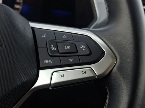 Used 2022 Volkswagen Tiguan SE w/ Panoramic Sunroof Package image 22