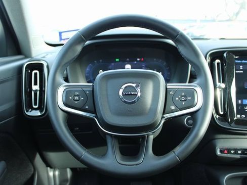 Used 2025 Volvo XC40 B5 Core image 24