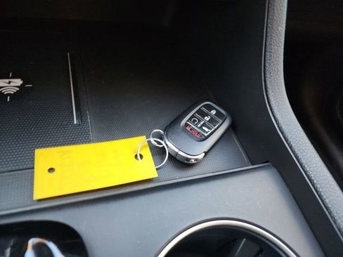 Used 2023 Honda Pilot Touring image 16