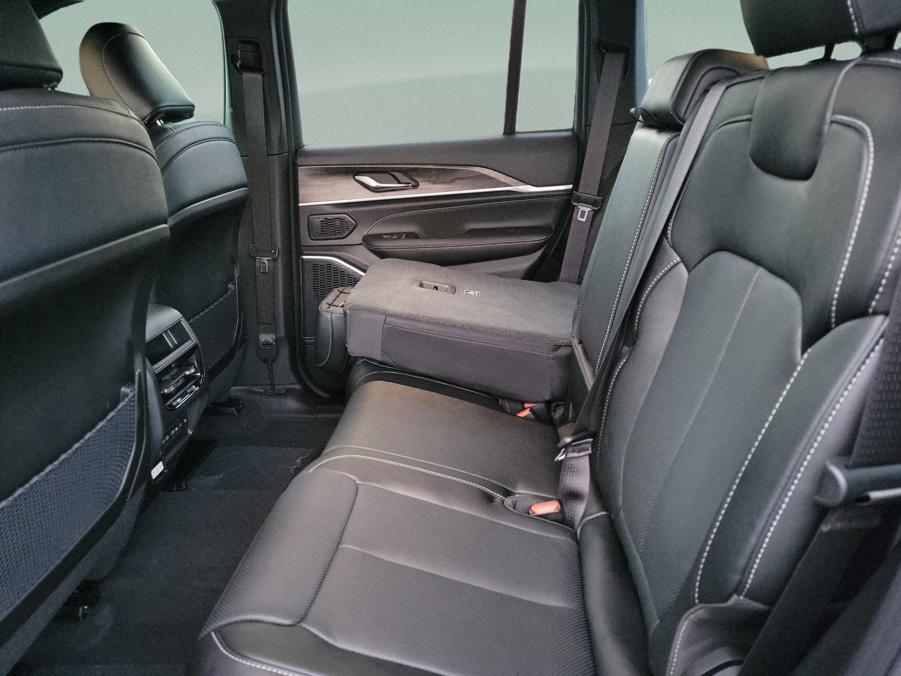 New 2027 Jeep Grand Cherokee Limited AWD/4WD image 6