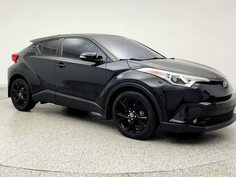 Used 2018 Toyota C-HR XLE FWD image 3