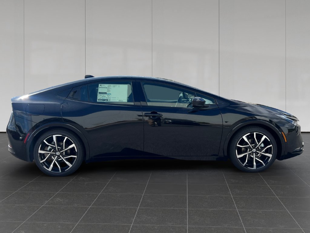 New 2027 Toyota Prius Plug-In Hybrid FWD image 7