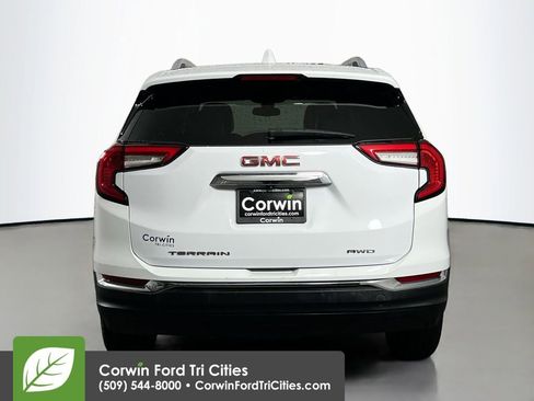 Used 2023 GMC Terrain SLT image 13