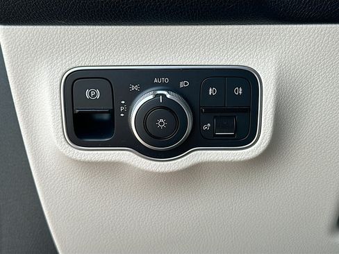 Used 2021 Mercedes-Benz GLB 250 image 10