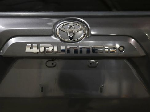 Used 2018 Toyota 4Runner SR5 Premium image 7