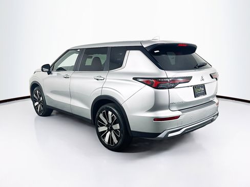 Used 2025 Mitsubishi Outlander SE image 5