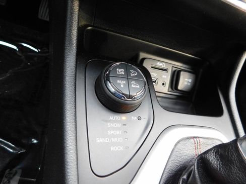 Used 2014 Jeep Cherokee Trailhawk w/ Leather Interior Group image 13