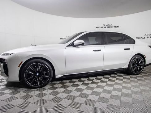Used 2023 BMW 760i xDrive w/ Luxury Rear Seating Package AWD/4WD image 7