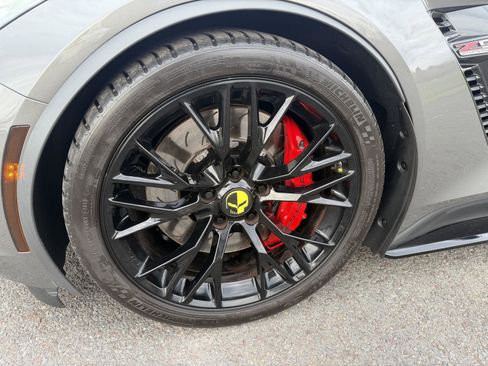 Used 2015 Chevrolet Corvette Z06 w/ 3LZ Preferred Equipment Group image 37