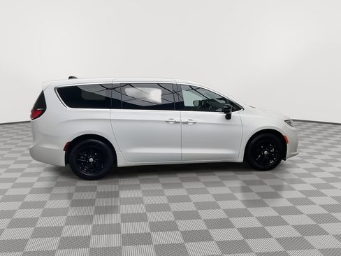 Used 2025 Chrysler Pacifica Select FWD image 39