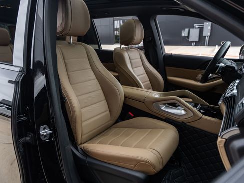 Used 2025 Mercedes-Benz GLS 580 4MATIC image 41