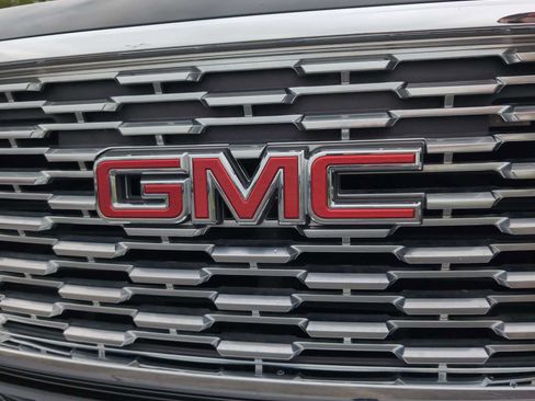 Used 2019 GMC Yukon Denali w/ Denali Ultimate Package AWD/4WD image 32