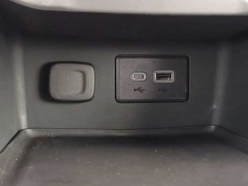 Used 2023 GMC Acadia SLE image 30