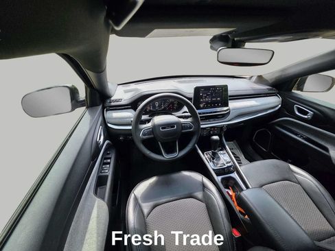 Used 2025 Jeep Compass Latitude w/ Convenience Group AWD/4WD image 11