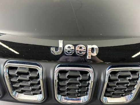 Used 2024 Jeep Compass Latitude w/ Sun and Sound Group AWD/4WD image 10