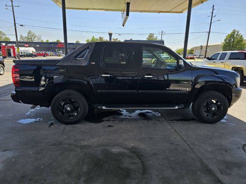 Used 2007 Chevrolet Avalanche LT w/ LT Preferred Equipment Group AWD/4WD image 22