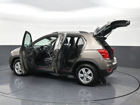 Used 2022 Chevrolet Trax LT w/ LT Convenience Package image 32