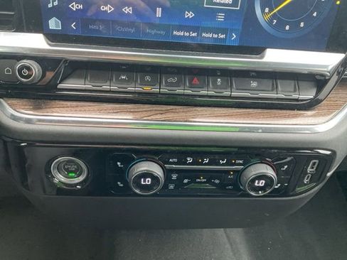 Used 2023 Chevrolet Silverado 1500 LT image 33