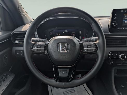 Used 2025 Honda Pilot Black Edition image 9