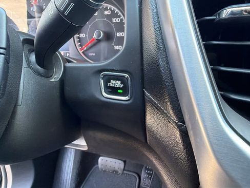 Used 2018 GMC Acadia SLE FWD image 17