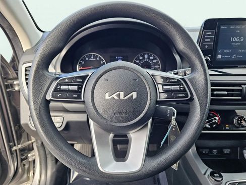 Used 2023 Kia Seltos LX image 18