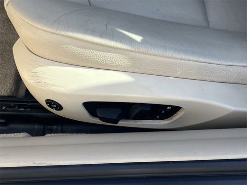 Used 2012 BMW 335i Convertible image 20