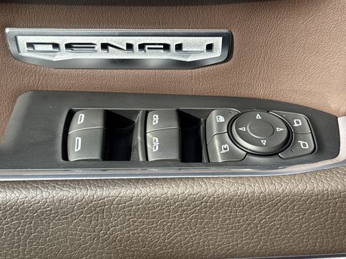 Used 2022 GMC Sierra 1500 Denali w/ Denali Reserve Package AWD/4WD image 15