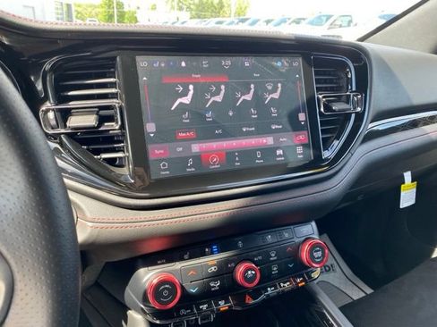 Used 2025 Dodge Durango GT AWD/4WD image 16