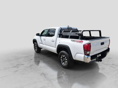 Used 2019 Toyota Tacoma TRD Off-Road AWD/4WD image 6