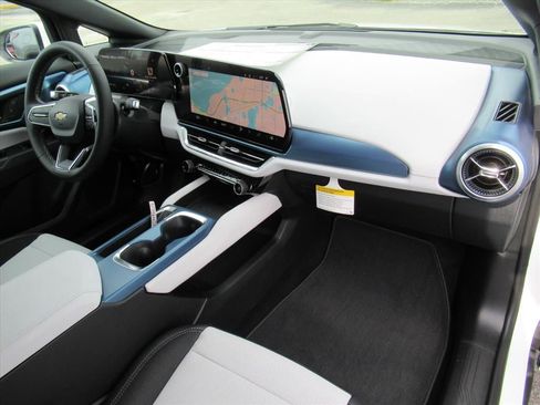 New 2025 Chevrolet Equinox EV LT image 11