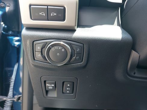 Used 2020 Ford F150 Lariat w/ Equipment Group 502A Luxury AWD/4WD image 27