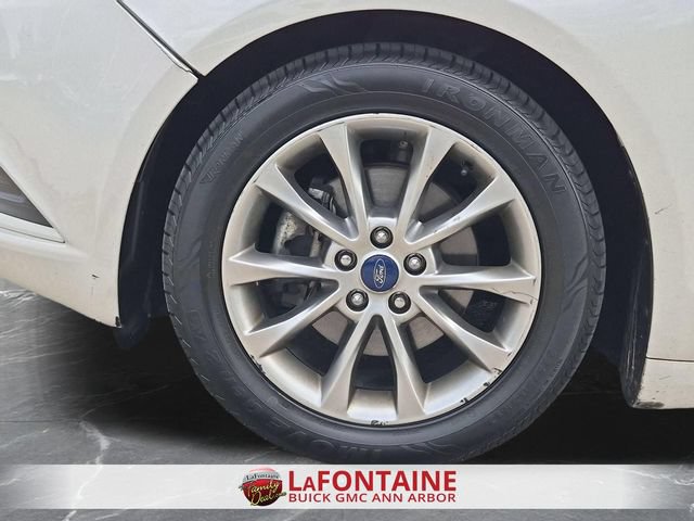 Used 2017 Ford Fusion SE FWD image 29