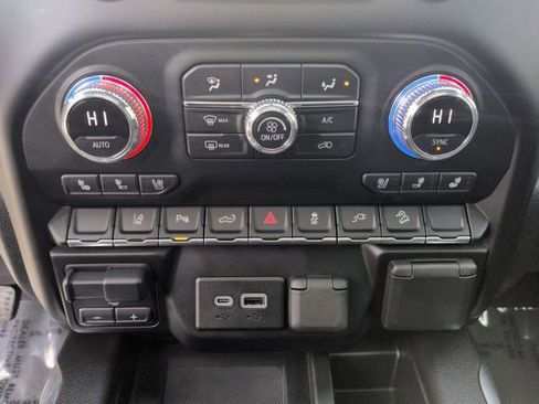 Used 2022 GMC Sierra 2500 AT4 w/ AT4 Preferred Package image 18