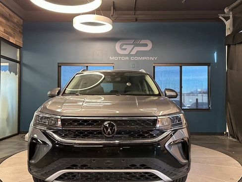 Used 2024 Volkswagen Taos SE w/ MDO Package image 8