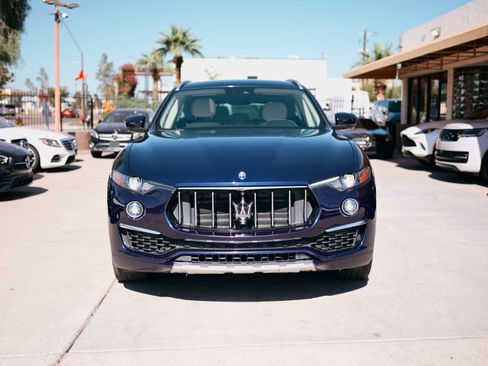 Used 2019 Maserati Levante GranLusso image 2