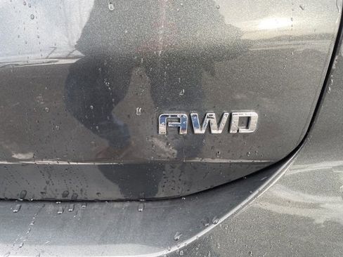 Used 2021 Chevrolet Equinox LS image 3