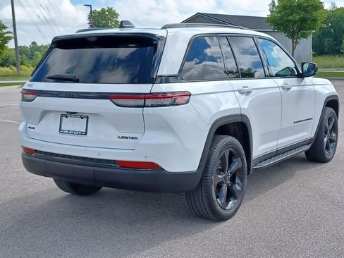 Used 2024 Jeep Grand Cherokee Limited w/ Luxury Tech Group II AWD/4WD image 4