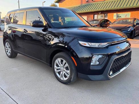 Used 2020 Kia Soul LX image 3