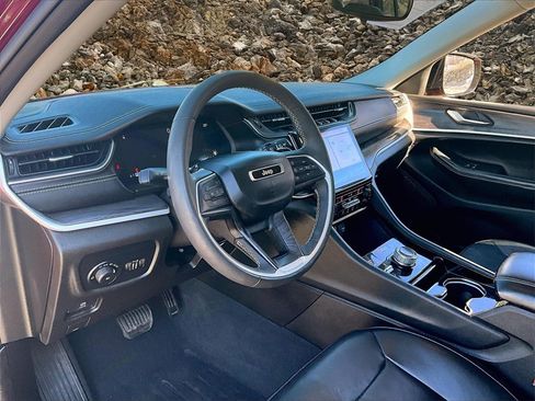Used 2023 Jeep Grand Cherokee Limited image 11