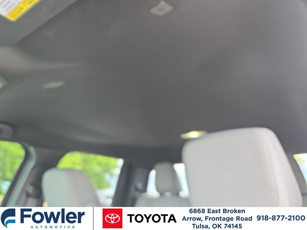 Certified 2025 Toyota Tacoma SR5 AWD/4WD image 18