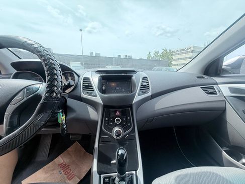 Used 2016 Hyundai Elantra SE FWD image 16