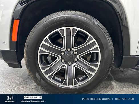 Used 2024 Jeep Wagoneer L Series II w/ Flexible Seating Group AWD/4WD image 13