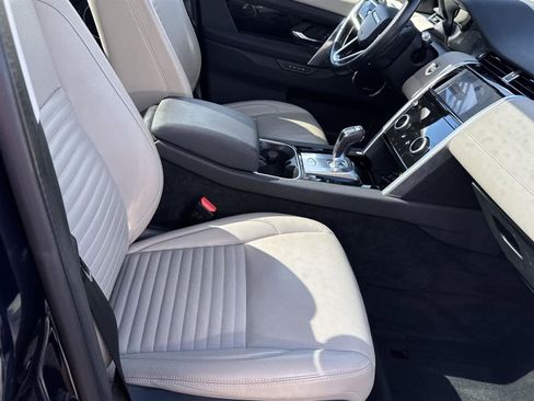 Used 2022 Land Rover Discovery Sport SE image 17