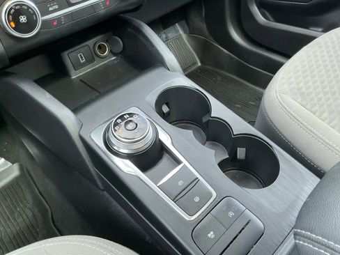 Used 2020 Ford Escape SE image 16