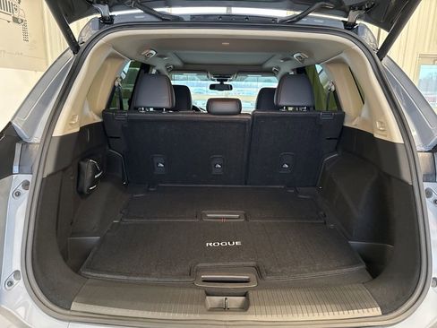 Used 2025 Nissan Rogue SL w/ SL Premium Package image 18