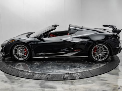Used 2024 Chevrolet Corvette Z06 w/ Stealth Interior Trim Package RWD image 8